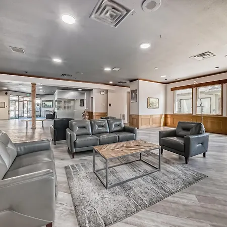 Invermere Inn & Suites-3