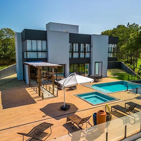 Pousada com piscina, jacuzzi e com vista em Capitólio - Casa Decore-2