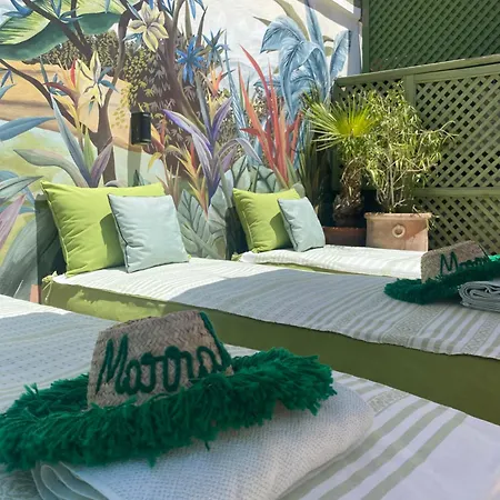 Riad Dar Adal exclusivité 2 à 6 personnes petit déjeuner compris place jemaa El fna-3