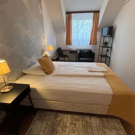 Hotel Gloria Budapest City Center-2