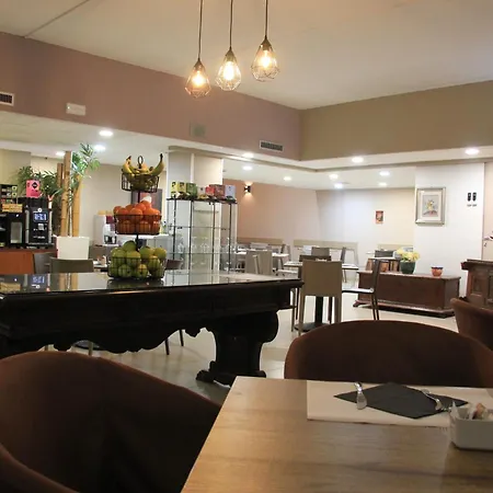 Green Hotel-2