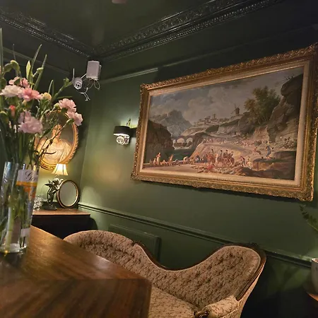 Queens Court Hotel-3