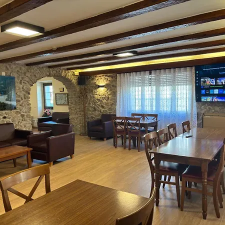 Hotel-Restaurante La Quadra-2
