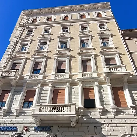 Triestecenter Rooms&Apartments - Colori di Trieste-2