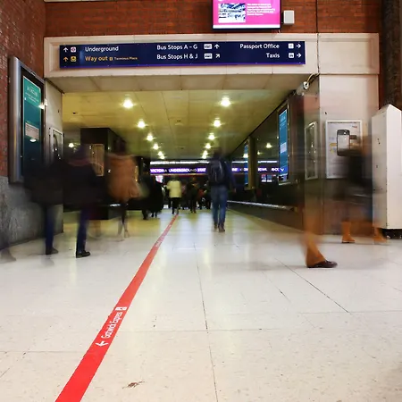 Huttons Hotel, Victoria London-3