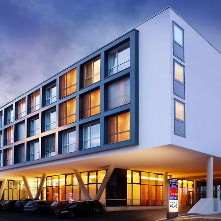 Leonardo Hotel Salzburg Airport-2