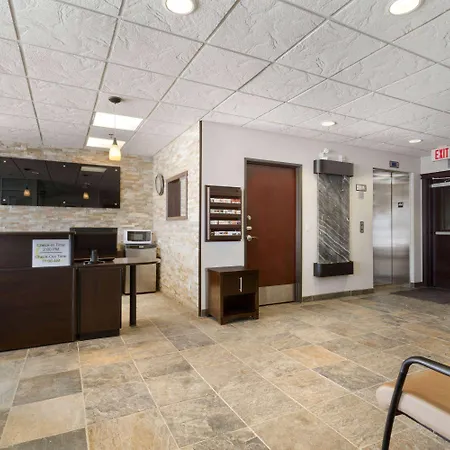 Super 8 By Wyndham Saskatoon Near Downtown-2