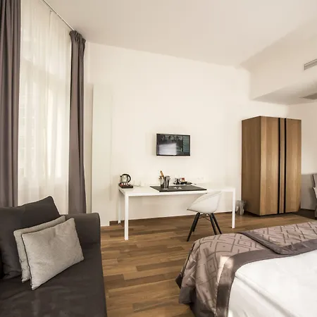 Hotel Golden Crown-2