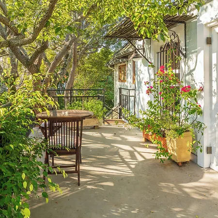 Hedge House Guest House-3