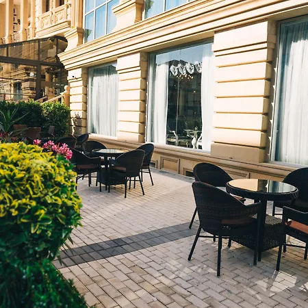 Emerald Suite Hotel-3