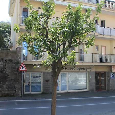 Sorrento Comfort Rooms con piscina-2