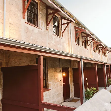 Garde And Warders Hotel-2