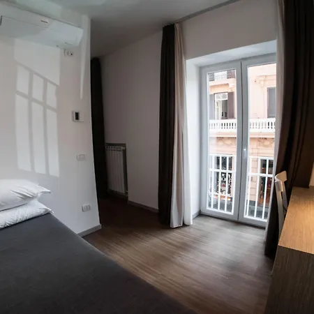 Prestige Rooms Chiaia-2