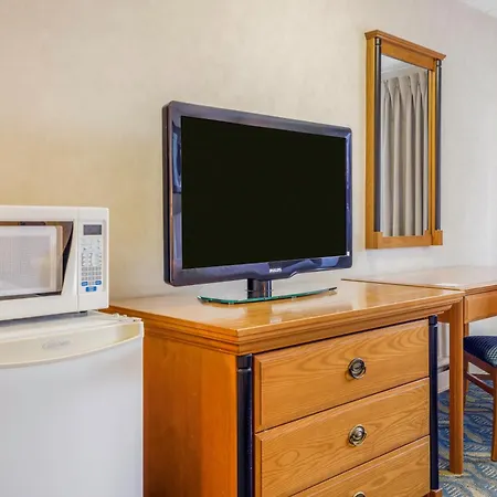 Travelodge By Wyndham Niagara Falls At The Falls-3