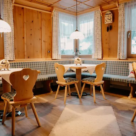 Hotel Garni Alpenhof-3