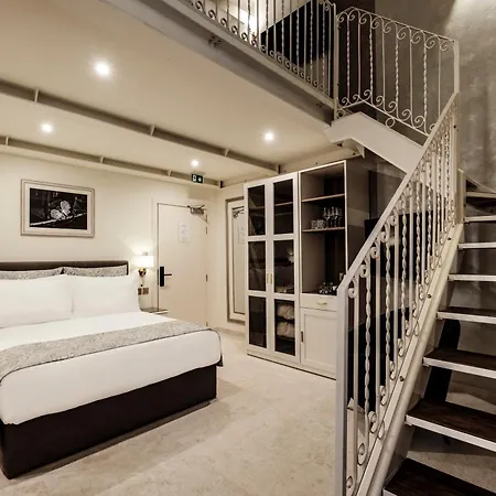 Sterling Luxury Suites Valletta-3