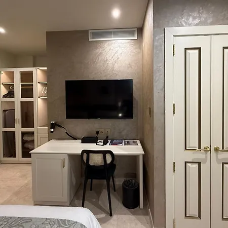 Sterling Luxury Suites Valletta-2