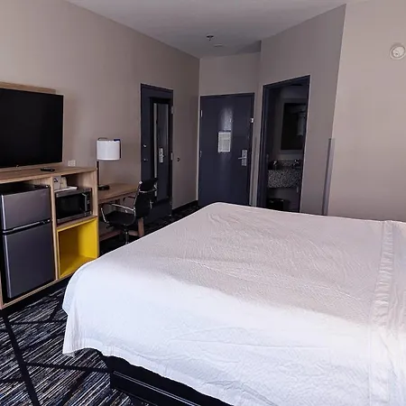 Days Inn & Suites By Wyndham Augusta Near Fort Eisenhower-3