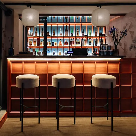 Hotel 77 Seventy-Seven - Maison D'Art Collection-3