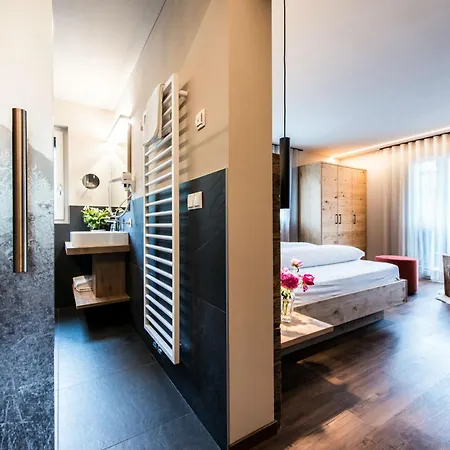 Hotel Pension Sonnegg-3