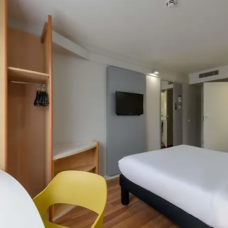 Ibis Hotel Koeln Airport-3