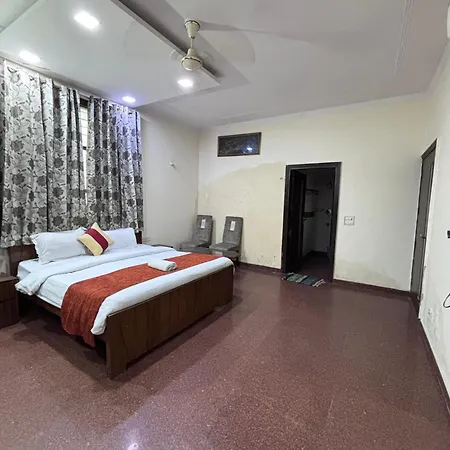 Hotel Marigold-2