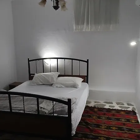 Edward Lear - Heritage Guest House-3