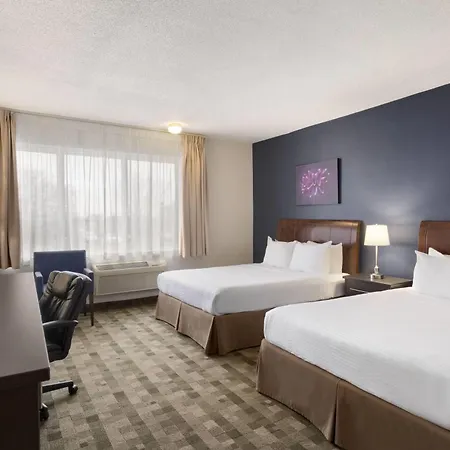 Days Inn By Wyndham Montreal Airport Conference Centre-3