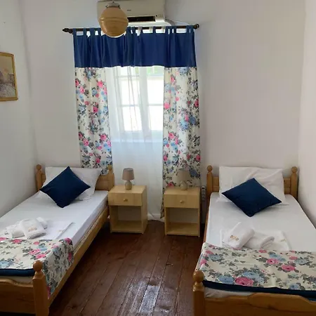 Viktor Rooms-3