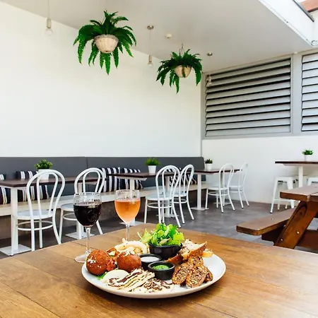 Coniston Hotel Wollongong-3
