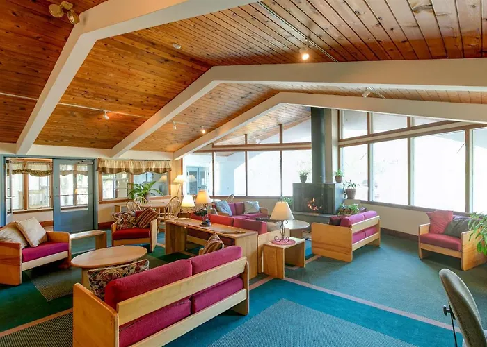 Beach hotel: Mountaineer Inn