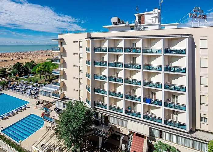Hotel Con Piscina Palace
