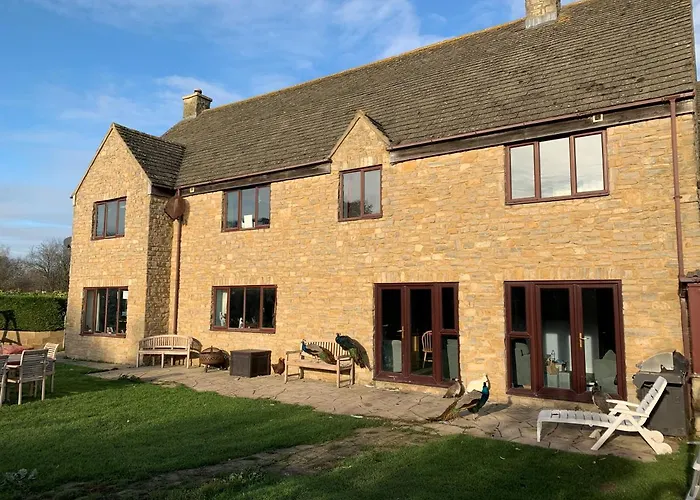 Hotel near College: Weston Grounds Farm