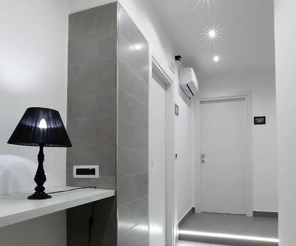Vesuvio Apartments By Dimorra