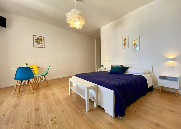 Hotel sulla spiaggia: Mondello Beach Rooms - By The Sea