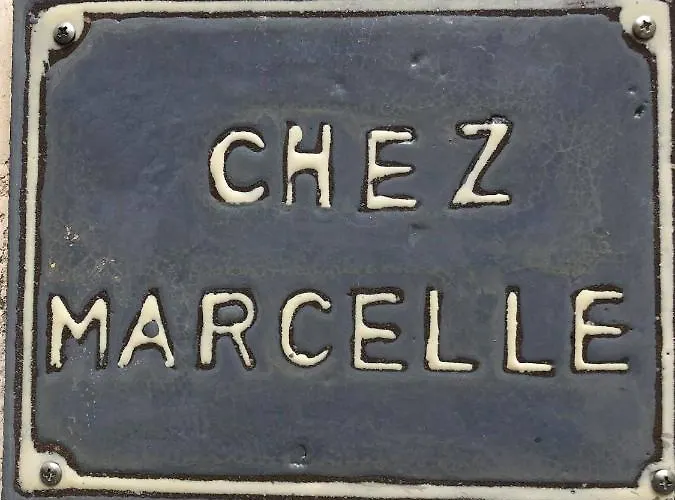 Hôtel accueillant les animaux: Provence Luberon Bonnieux location gite chez Marcelle