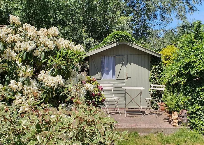 Hotel: Close To Centre, 3 Rooms, 2 Bathr & Wc, Free Parking & Wifi, Spacious Living Area & Kitchen