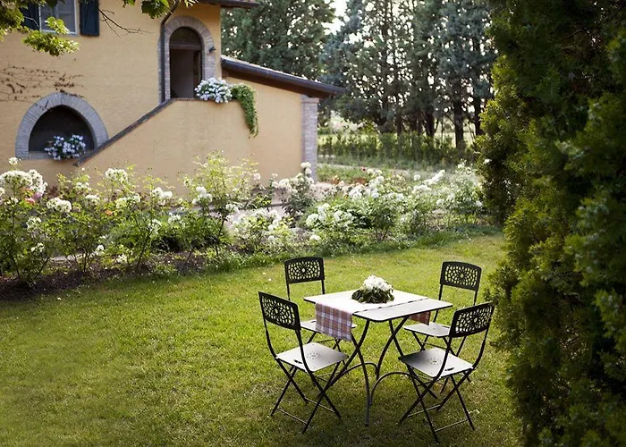 Villa con piscina: Resort E Spa San Crispino