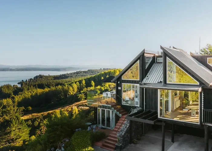 B&B only: Acacia Cliffs Lodge