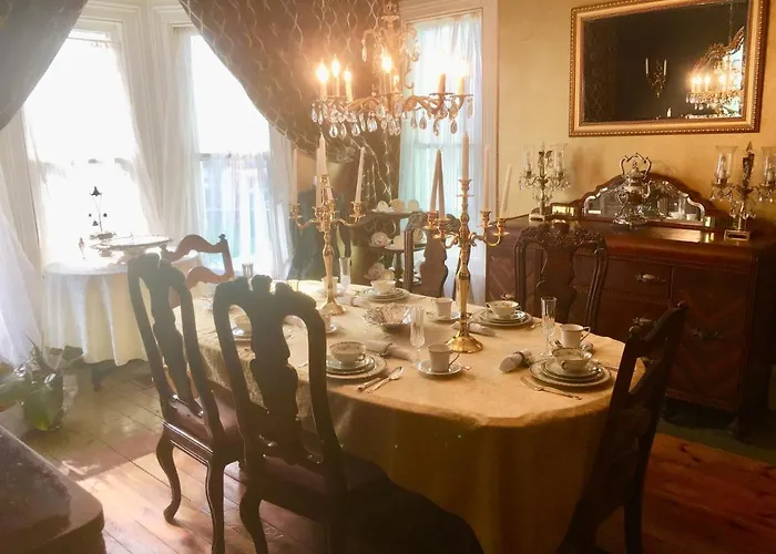 B&B only: Aaron House Of Niagara Falls