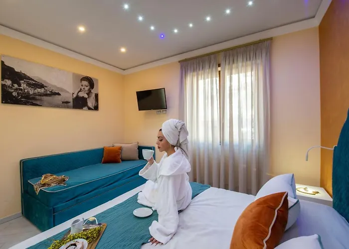Donna Sofi Holiday House