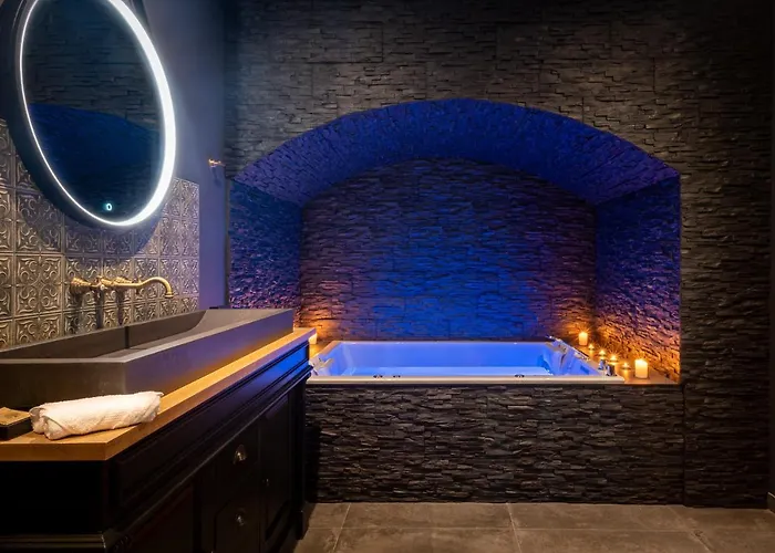 Hôtel Jacuzzi: La Bastide du Rocher Boutique Hôtel&Spa