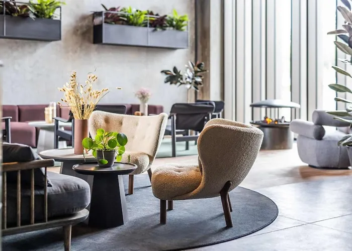 Peak 12 Hotel