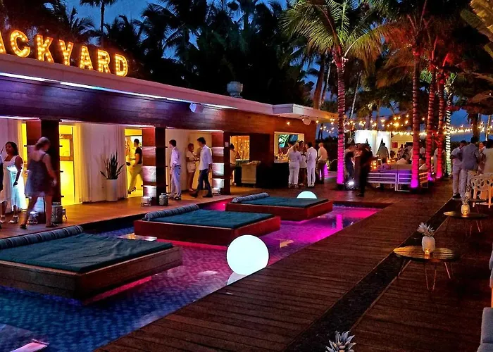 Cheap hotel: Marseilles Beachfront Hotel