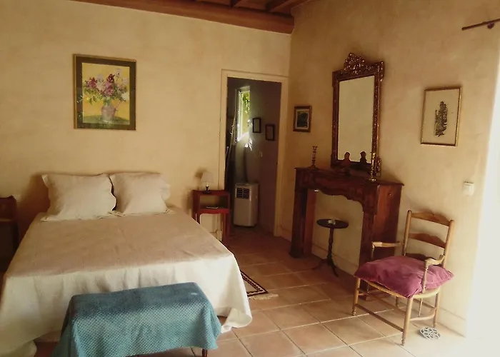 Bed and Breakfast Le Domaine de Belle à LʼIsle-sur-la-Sorgue