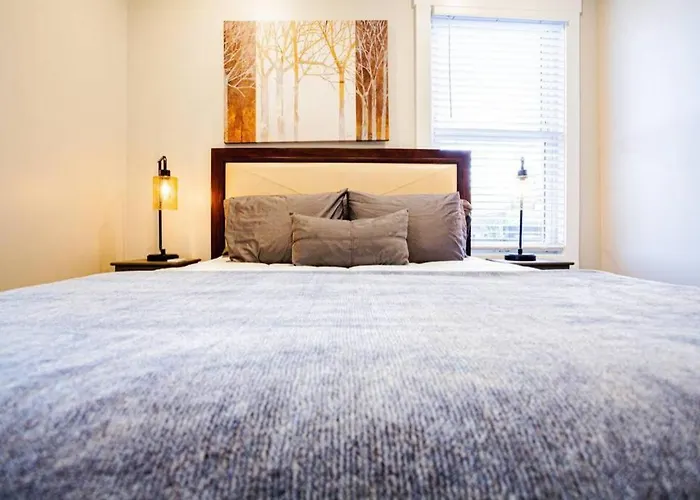 3 Minutes To Downtown! 2Bd/2Ba + Pet Friendly!