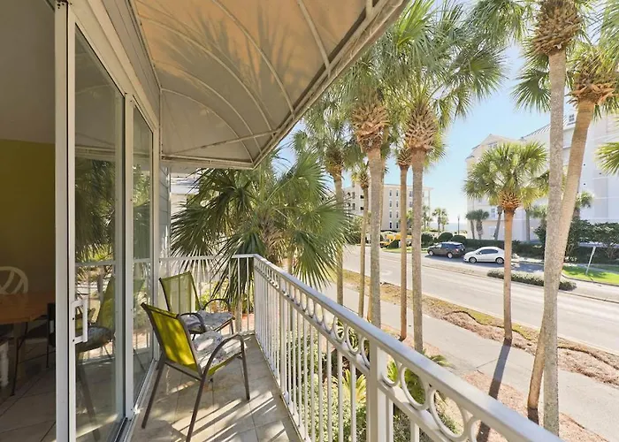 Pool Villa: Nantucket Rainbow Cottages