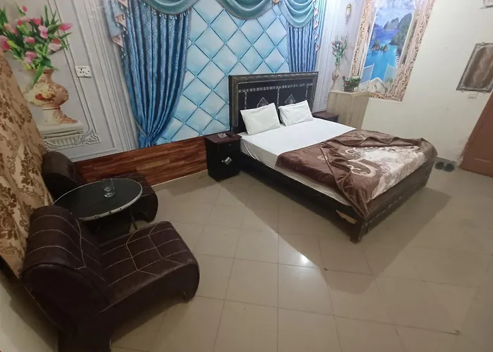 Waterpark hotel: New Hajveri Hotel Lahore