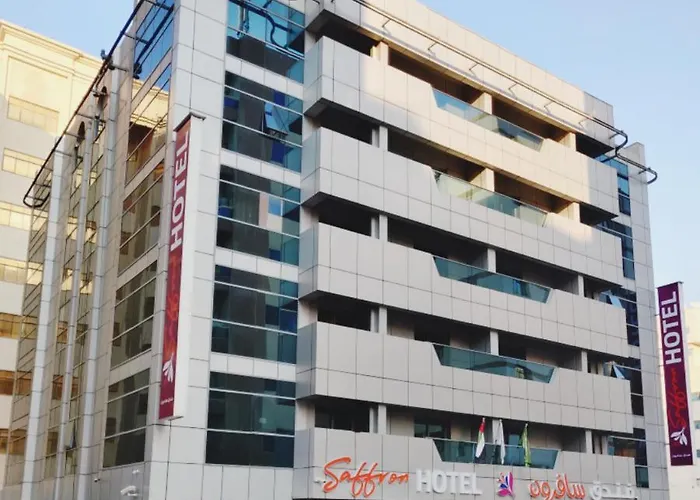 Beach hotel: Saffron Hotel