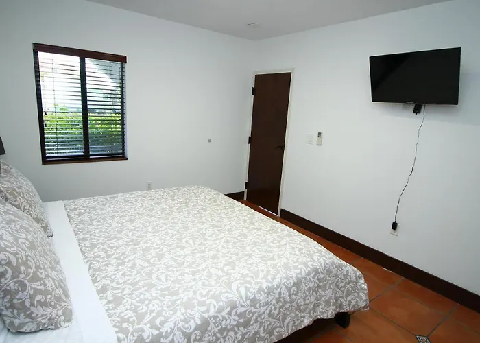 Hotels With Four Stars Makani Beach House 333